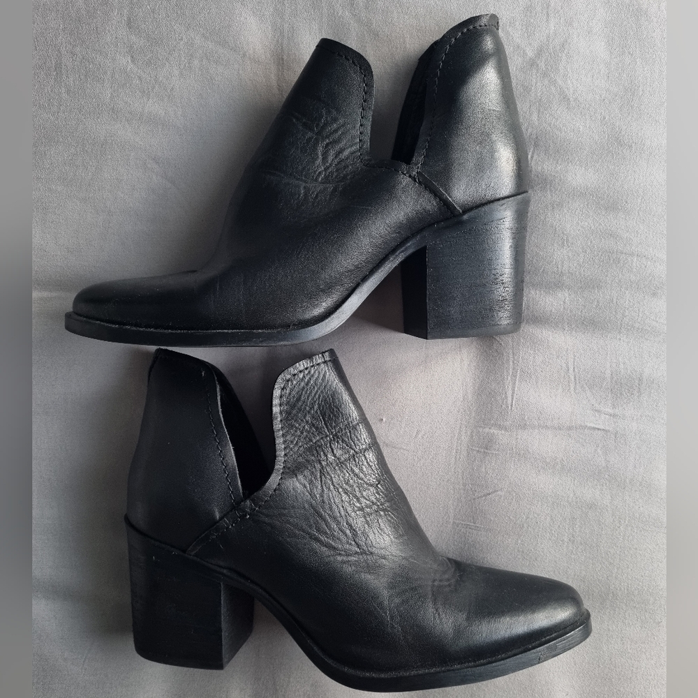 Steve Madden Black Heeled Boots 100% Leather